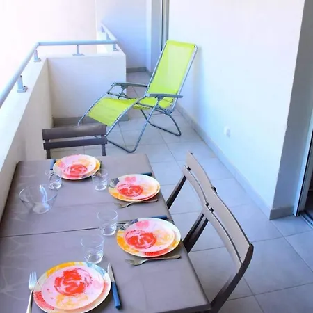 Orangeraie - Avec Parking Prive Et Terrasse A Deux Pas Du Centre, Du Port Et De La De Apartmán